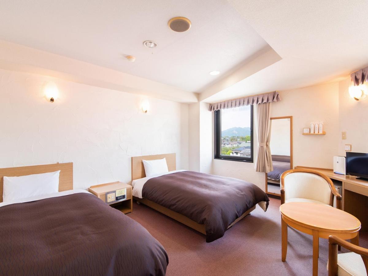 Hotel Primrose Saito Luaran gambar